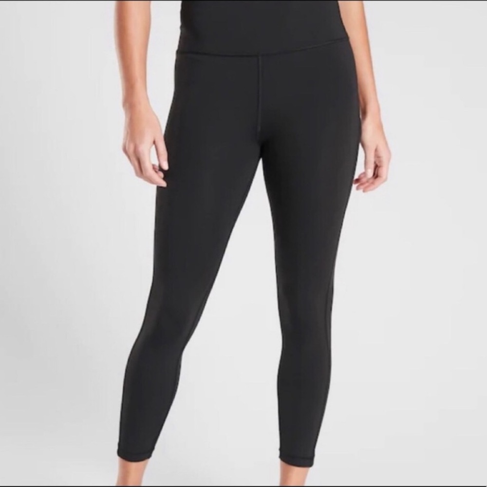 Athleta Ultimate Stash Crop Legging